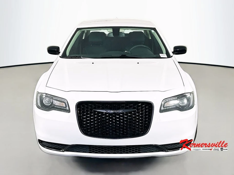 2022 Chrysler 300 (2005-2023) - Image 2 of 21