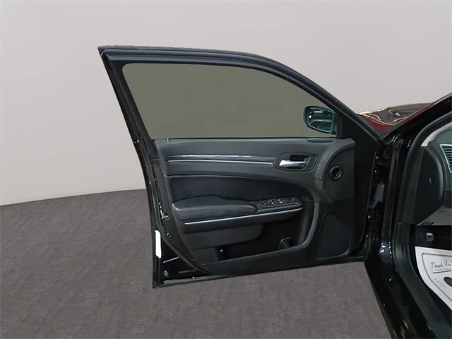 2022 Chrysler 300 (2005-2023) - Image 11 of 12