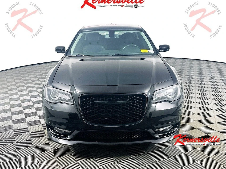 2022 Chrysler 300 (2005-2023) - Image 2 of 21