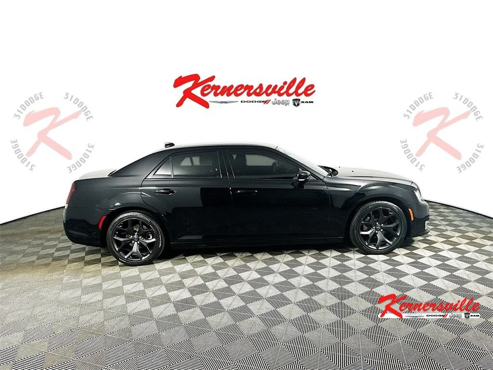 2022 Chrysler 300 (2005-2023) - Image 8 of 21