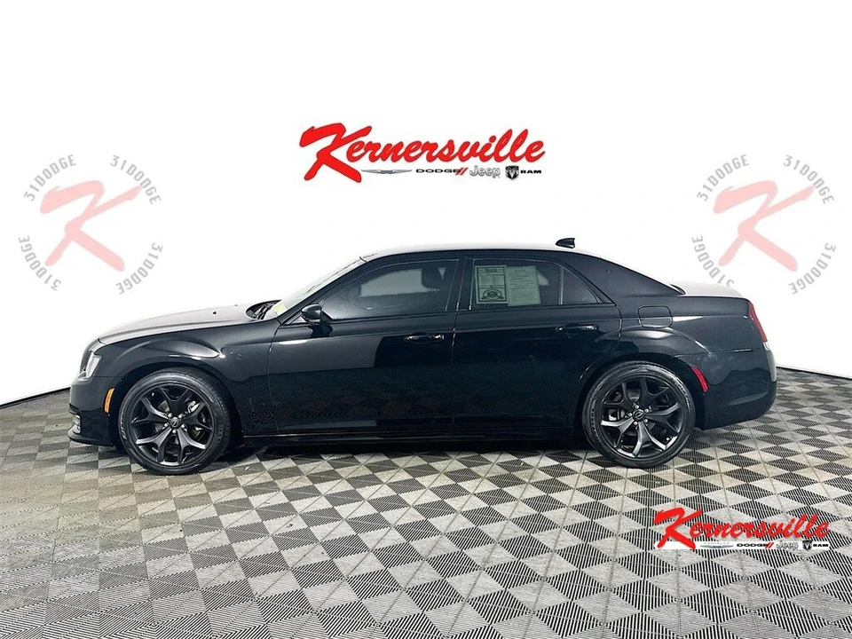 2022 Chrysler 300 (2005-2023) - Image 4 of 21