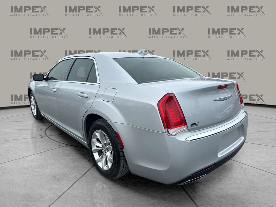 2022 Chrysler 300 (2005-2023) - Image 3 of 21