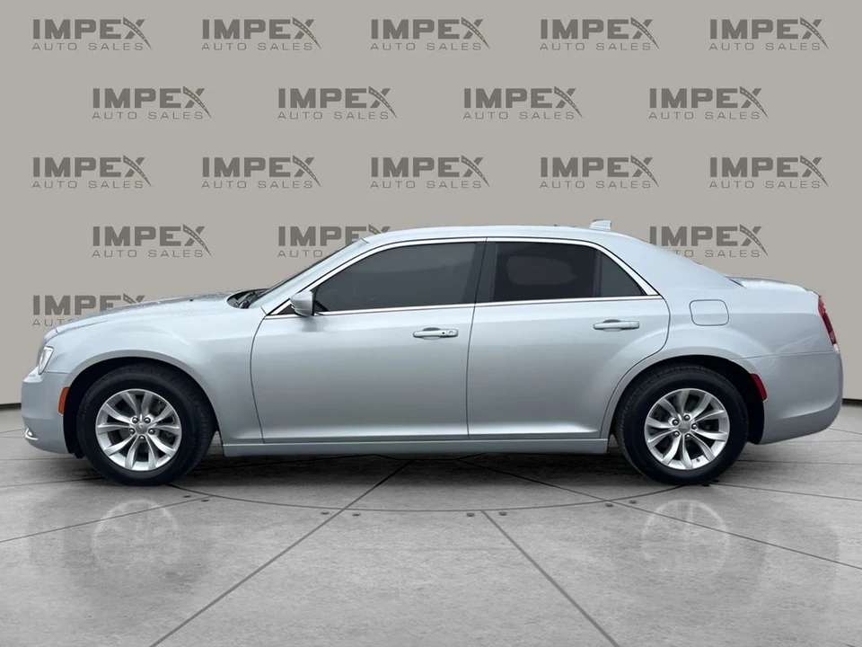 2022 Chrysler 300 (2005-2023) - Image 2 of 21