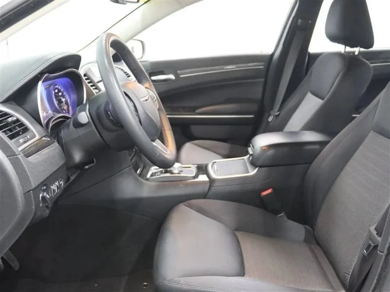 2022 Chrysler 300 (2005-2023) - Image 11 of 12