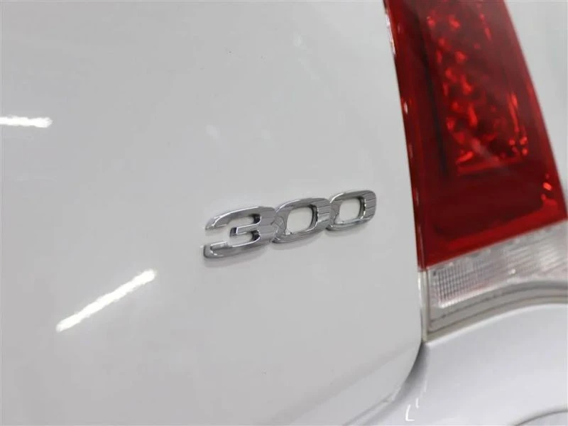 2022 Chrysler 300 (2005-2023) - Image 8 of 12