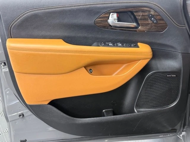 2022 Chrysler - Image 17 of 21