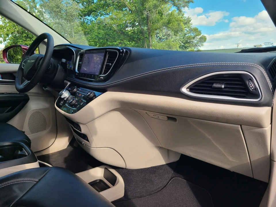 2022 Chrysler - Image 17 of 21