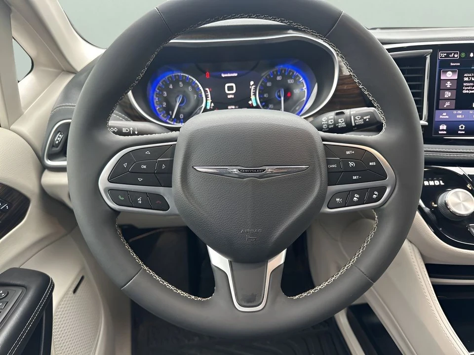 2022 Chrysler - Image 15 of 21
