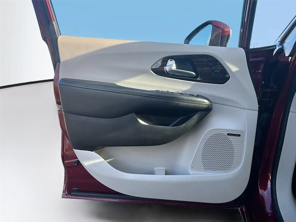 2022 Chrysler - Image 17 of 21