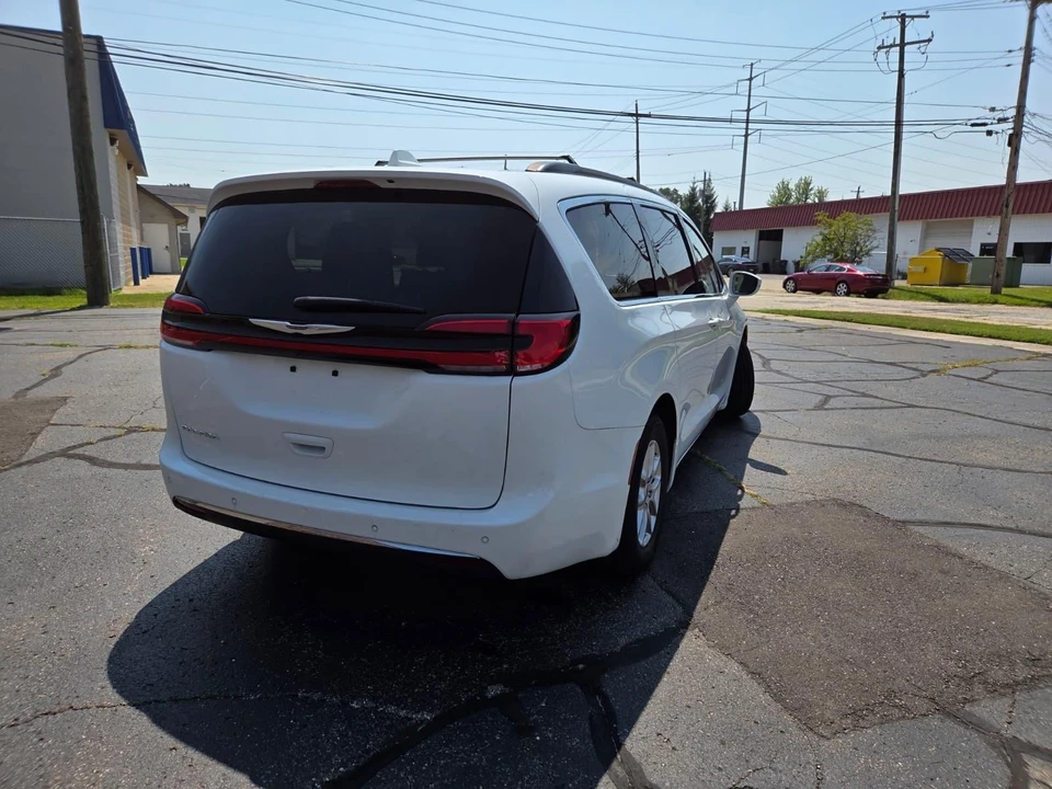 2022 Chrysler - Image 6 of 15
