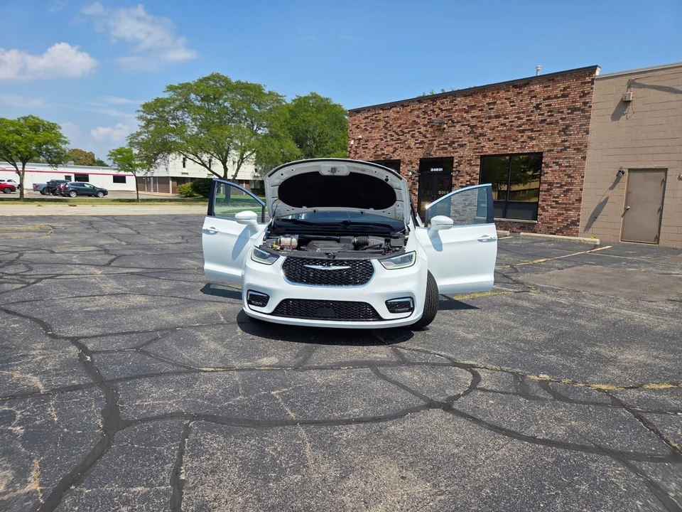 2022 Chrysler - Image 4 of 15