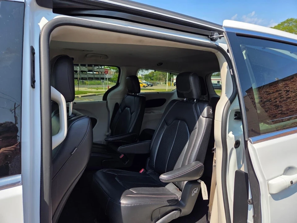 2022 Chrysler - Image 12 of 15