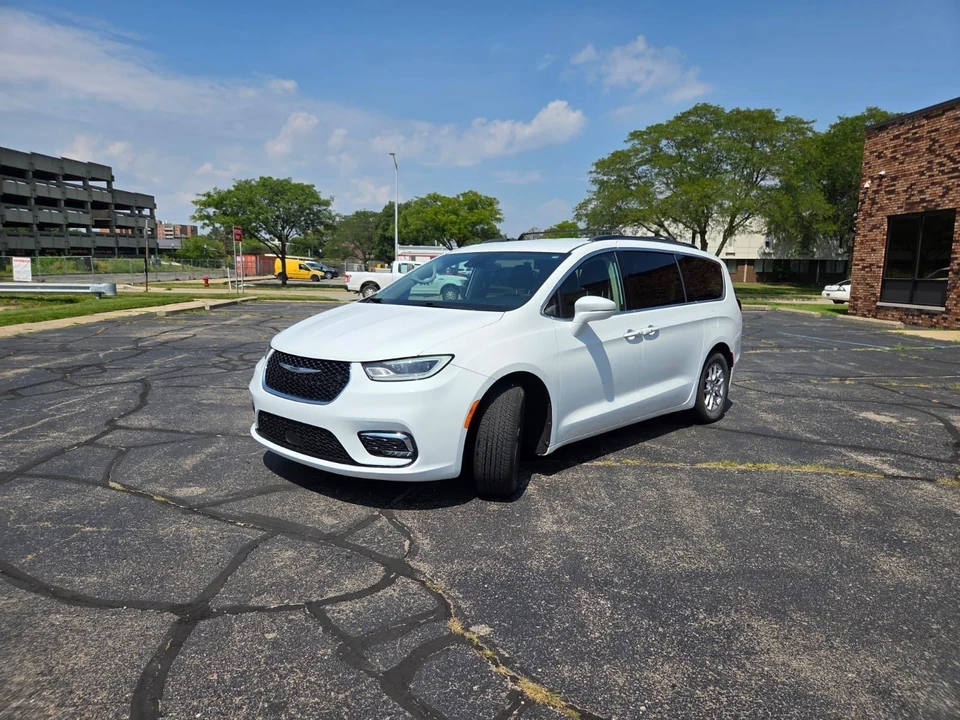 2022 Chrysler - Image 3 of 15
