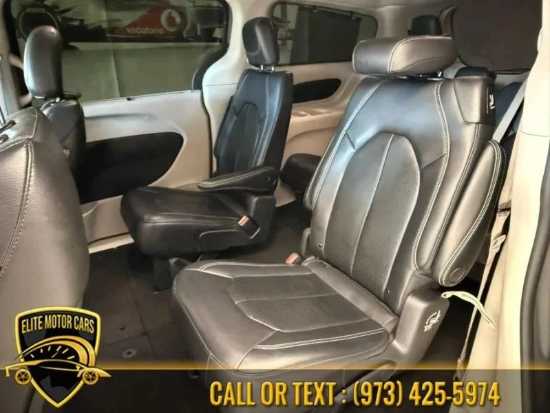 2022 Chrysler - Image 10 of 12