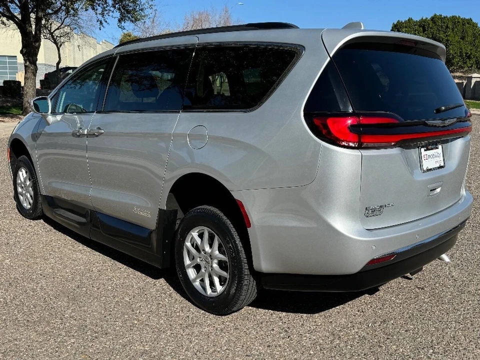 2022 Chrysler - Image 12 of 15