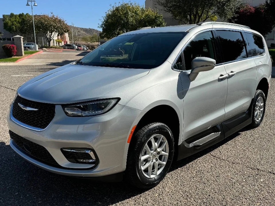 2022 Chrysler - Image 13 of 15