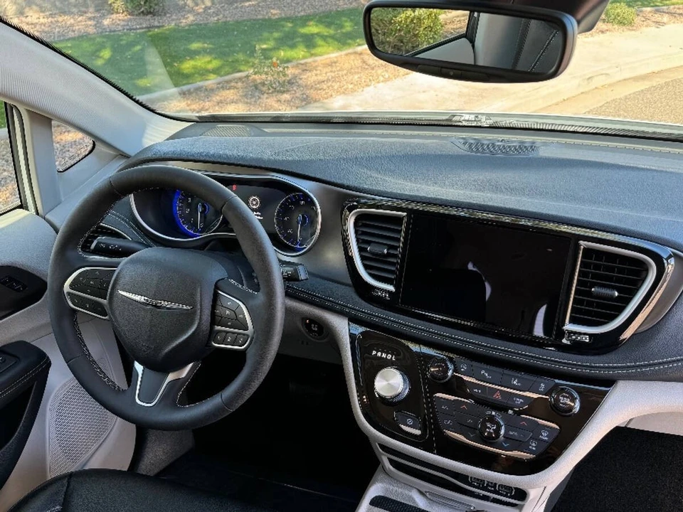 2022 Chrysler - Image 4 of 15