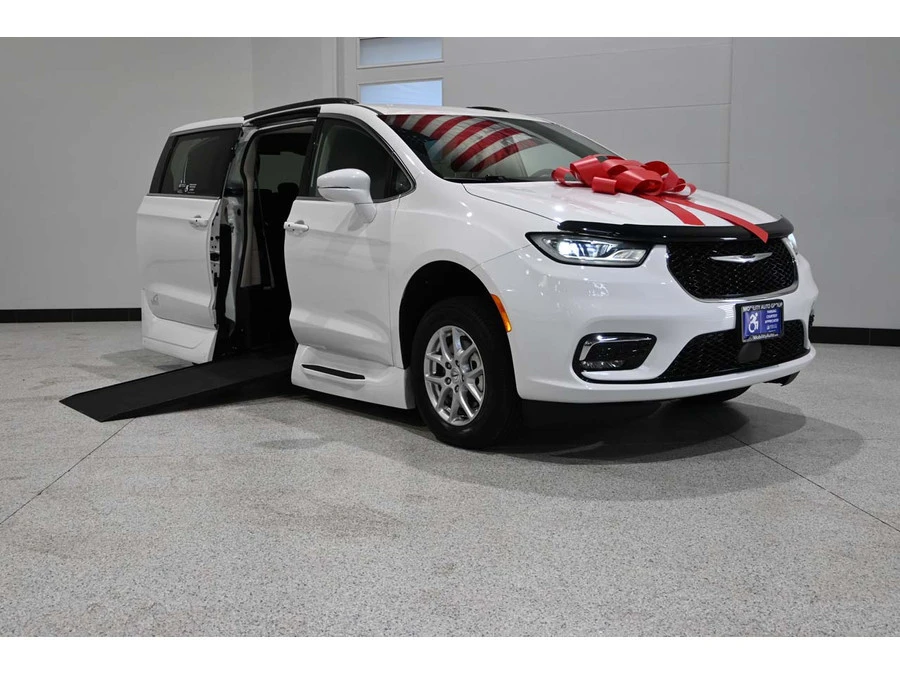 2022 Chrysler - Image 2 of 21