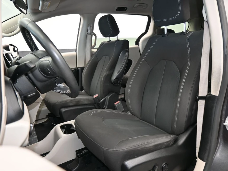 2022 Chrysler - Image 10 of 12