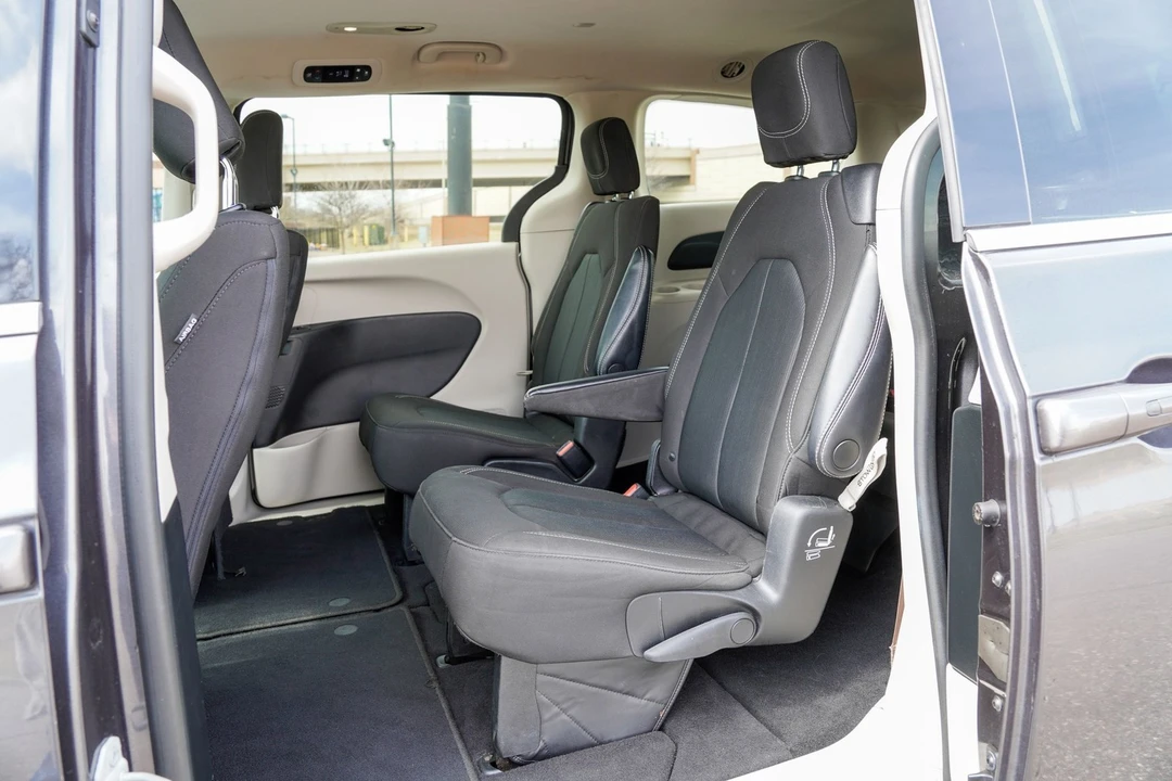 2022 Chrysler - Image 15 of 31