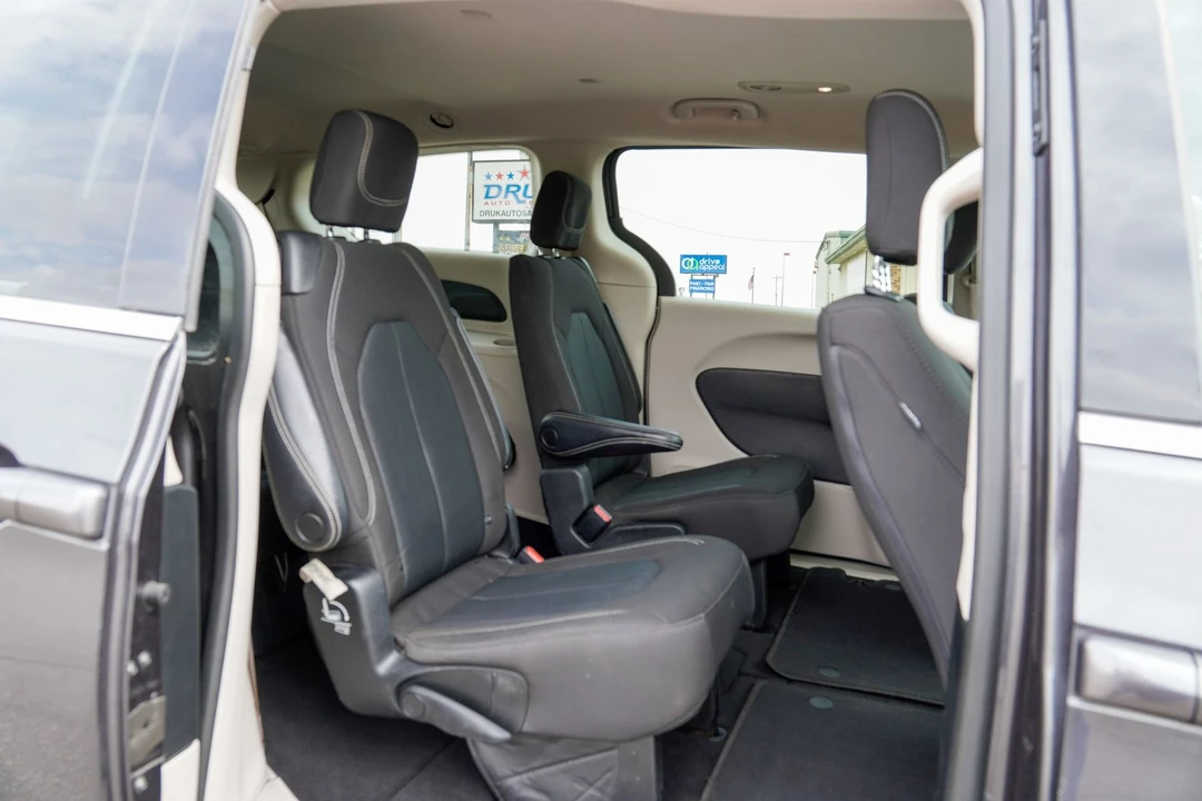 2022 Chrysler - Image 18 of 31