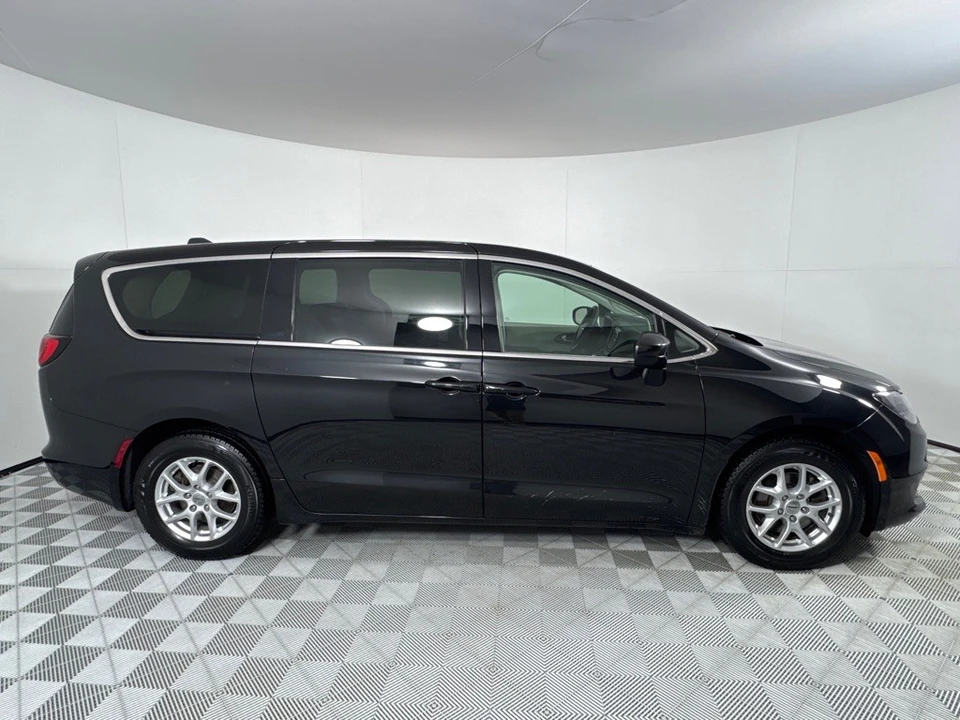 2022 Chrysler - Image 4 of 12