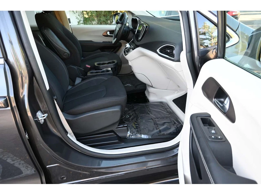 2022 Chrysler - Image 15 of 21