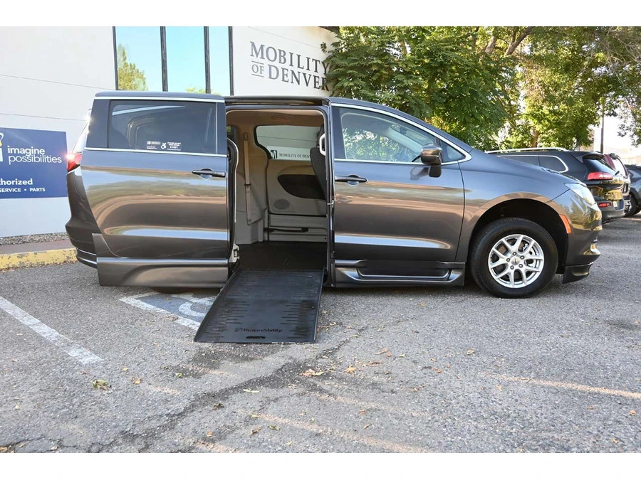 2022 Chrysler - Image 17 of 21