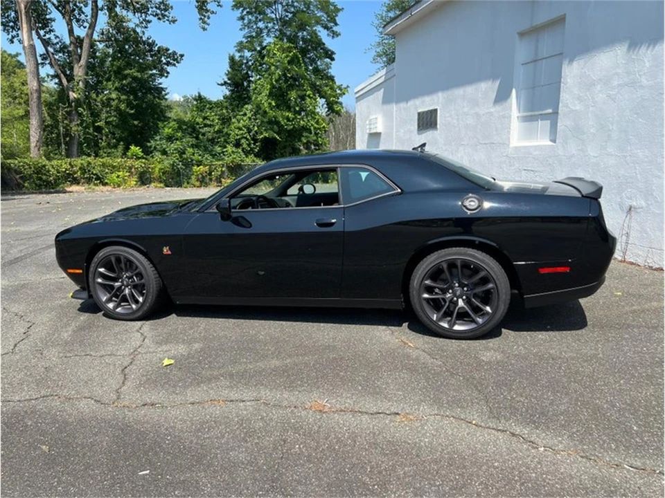 2022 Dodge Challenger 3rd Gen - Image 7 of 31