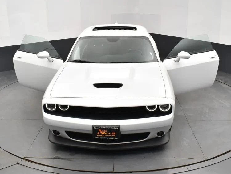 2022 Dodge Challenger 3rd Gen - Image 10 of 12