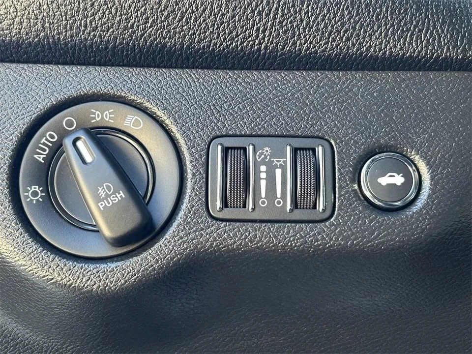 2022 Dodge Challenger 3rd Gen - Image 15 of 19