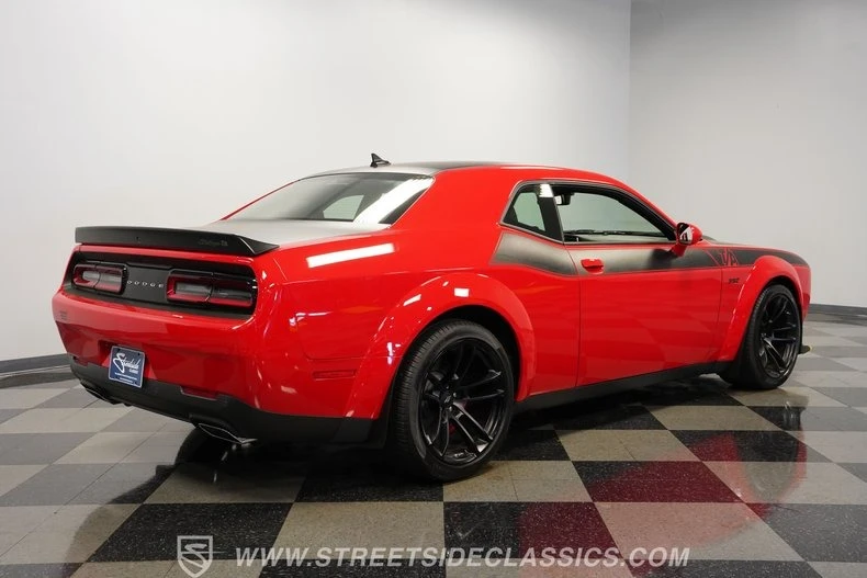 2022 Dodge Challenger 3rd Gen - Image 9 of 31