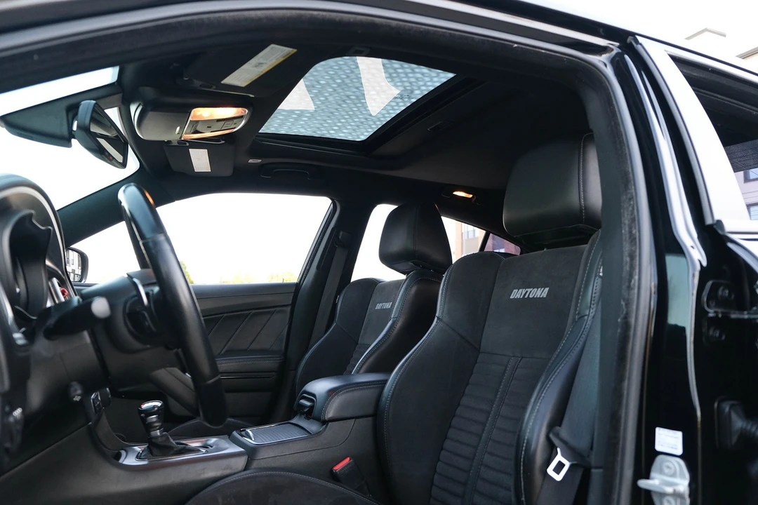 2022 Dodge Charger 8th Gen - Image 17 of 21