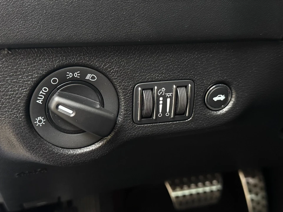 2022 Dodge Charger SRT Hellcat 7th Gen - Image 17 of 31