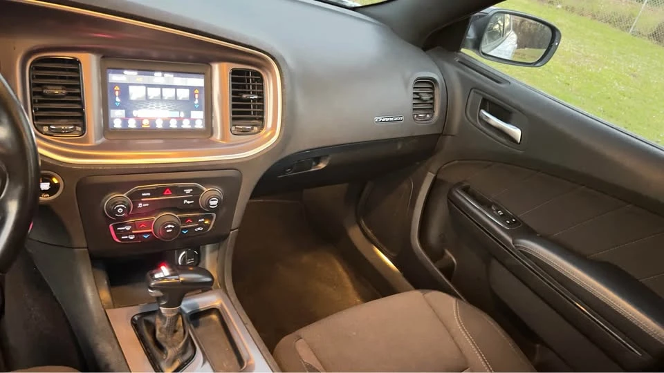 2022 Dodge Charger 7th Gen - Image 5 of 10