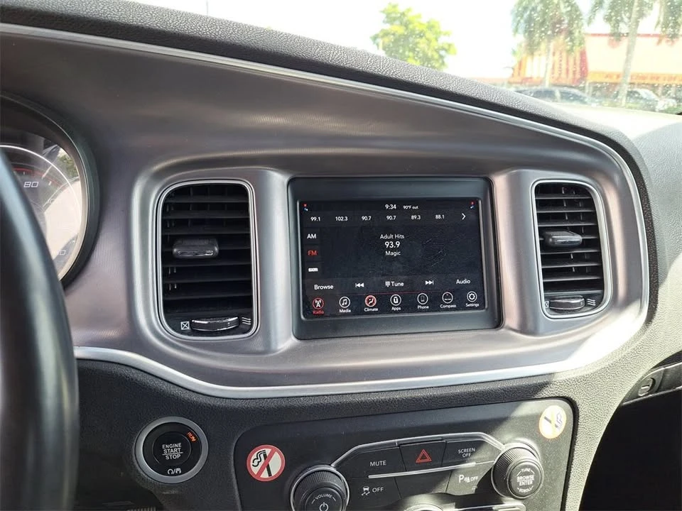 2022 Dodge Charger 8th Gen - Image 8 of 10