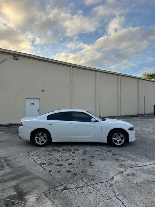 2022 Dodge Charger 8th Gen - Image 5 of 10