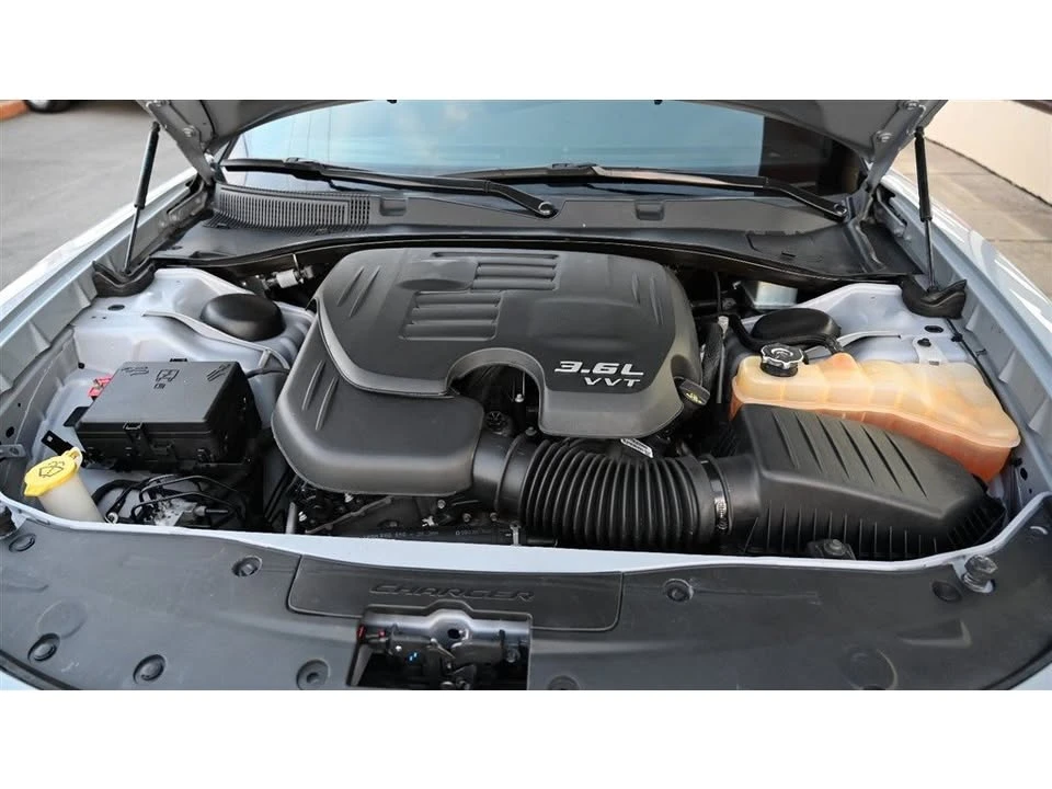 2022 Dodge Charger 8th Gen - Image 10 of 11