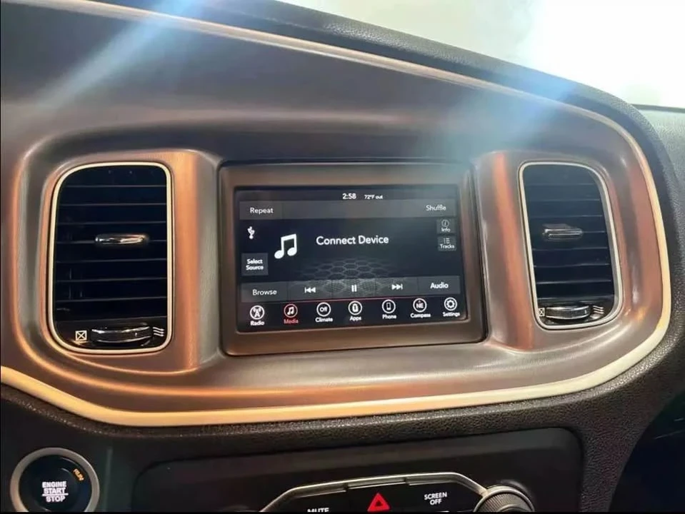 2022 Dodge Charger 8th Gen - Image 7 of 15