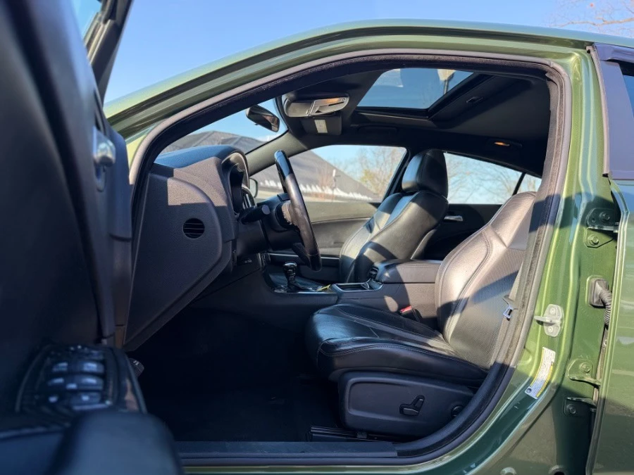 2022 Dodge Charger 8th Gen - Image 5 of 10