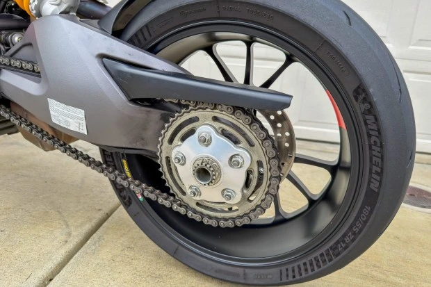 2022 Ducati Hypermotard - Image 6 of 7