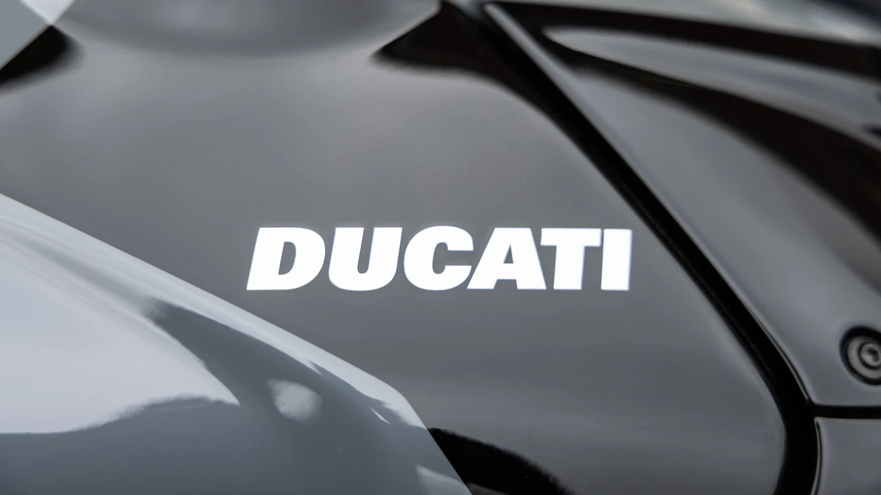 2022 Ducati V4 - Image 13 of 31