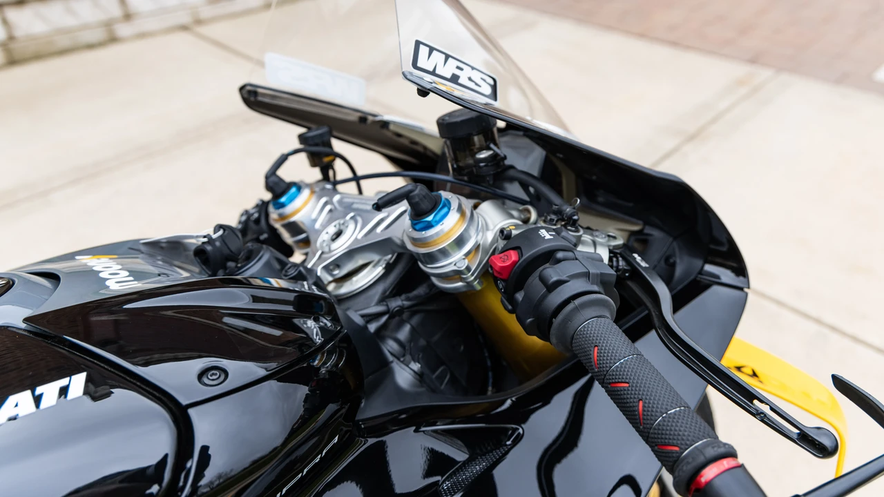 2022 Ducati V4 - Image 29 of 31