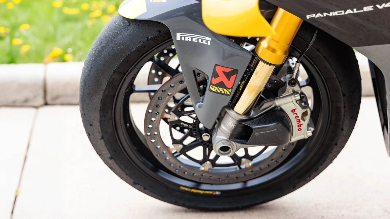 2022 Ducati V4 - Image 24 of 31