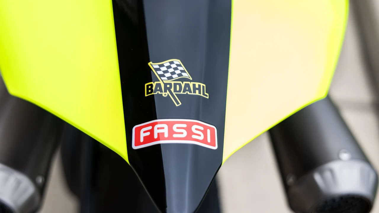 2022 Ducati V4 - Image 23 of 31