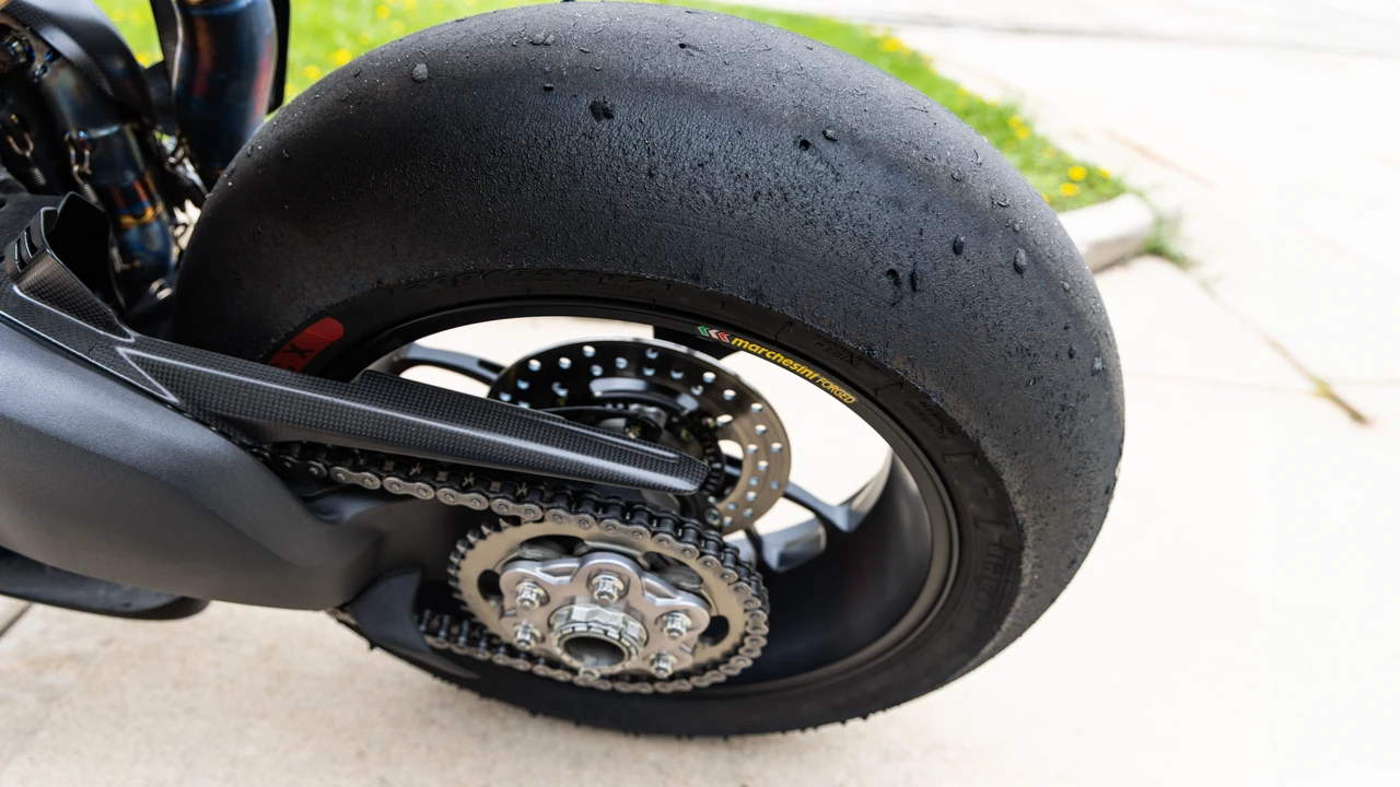 2022 Ducati V4 - Image 27 of 31