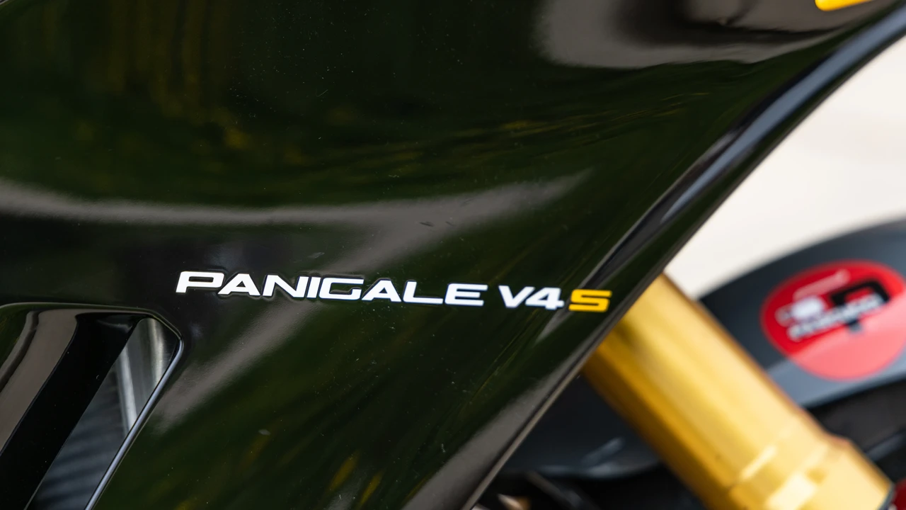 2022 Ducati V4 - Image 15 of 31
