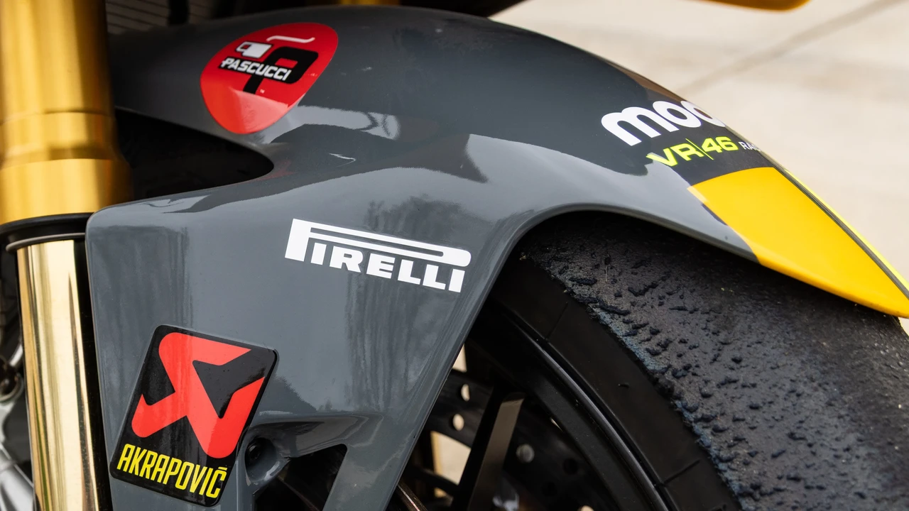 2022 Ducati V4 - Image 19 of 31