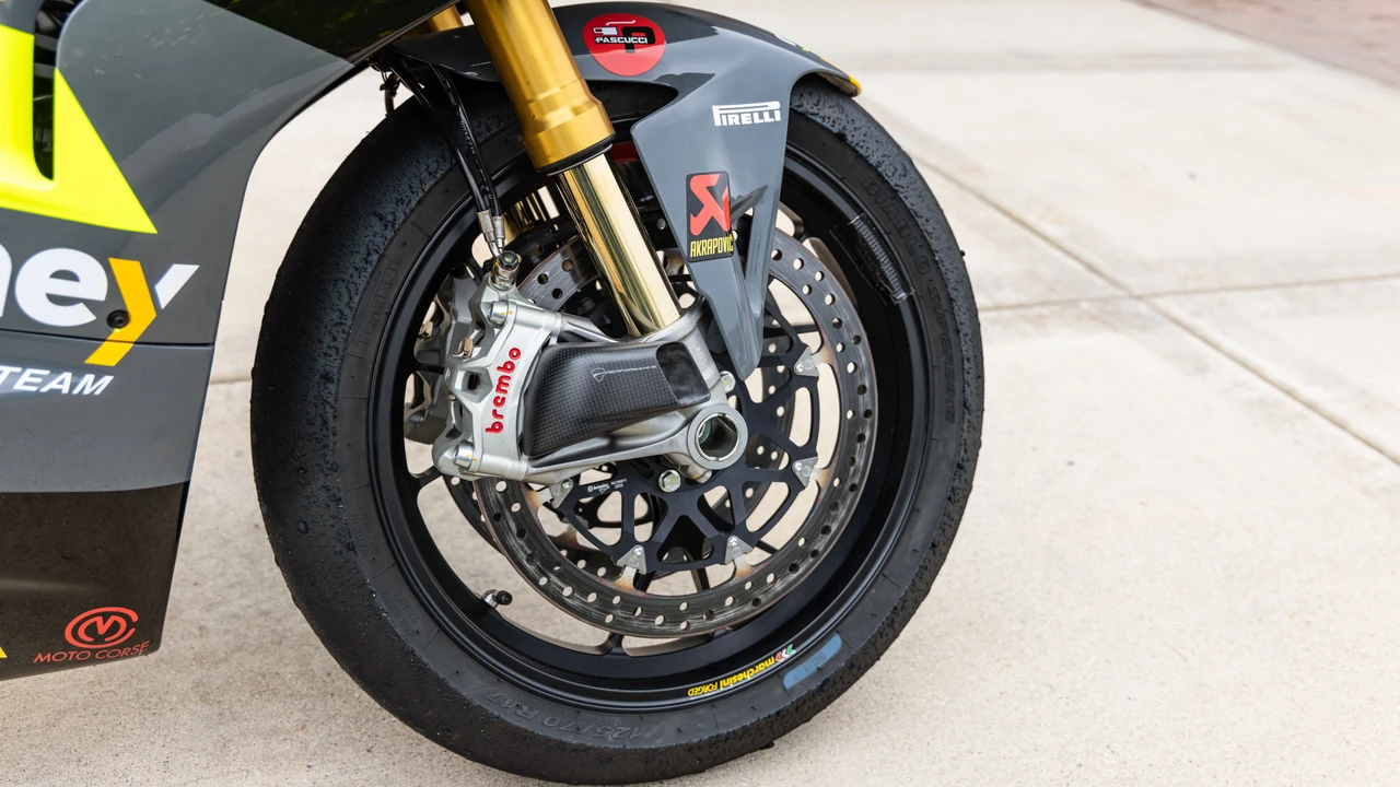 2022 Ducati V4 - Image 25 of 31