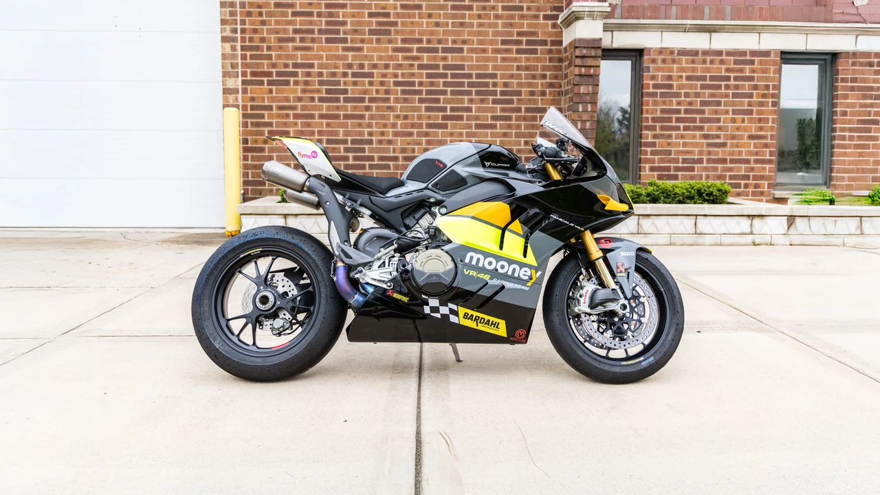 2022 Ducati V4 - Image 4 of 31